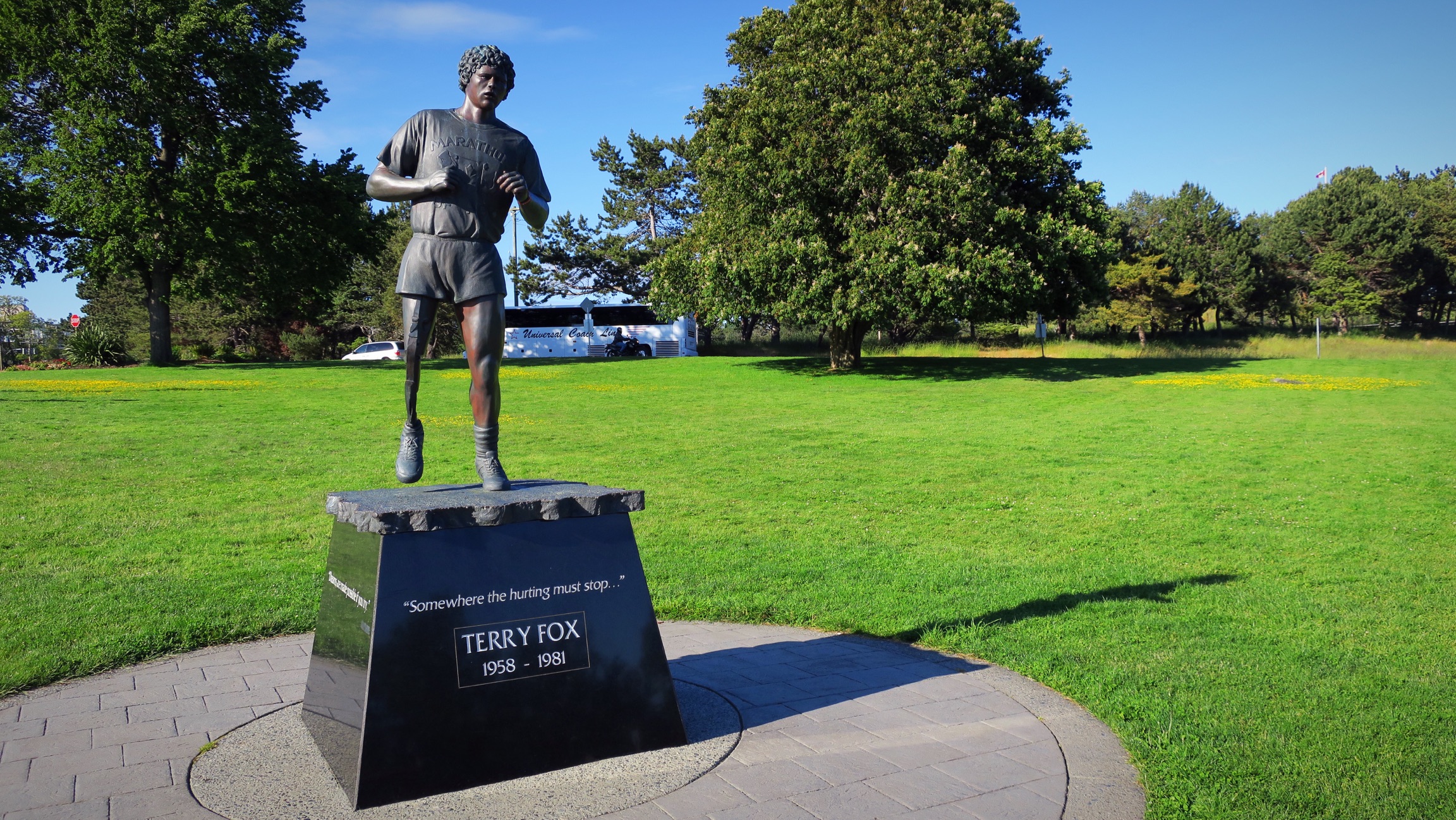 Le mémorial Terry Fox, militant pour la recherche au traitement du cancer